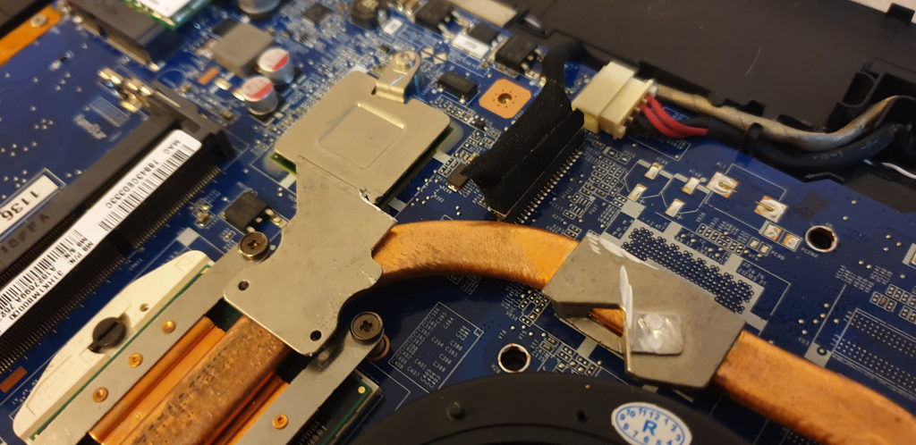 Heat Sink Plate Positioning For The Motherboard Chipset