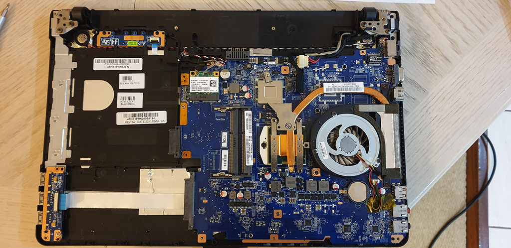 Sony VAIO VPCEH2P0E Inside